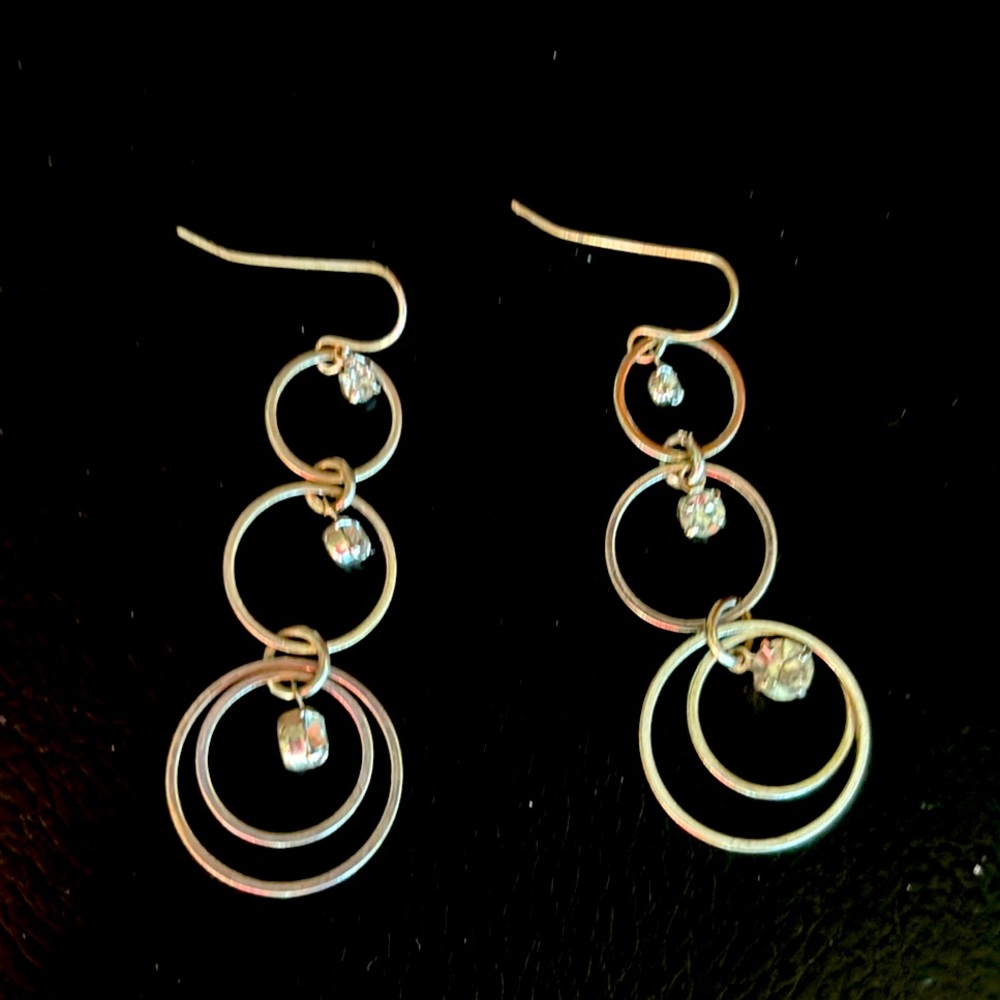 Silver tone circle link dangle earrings